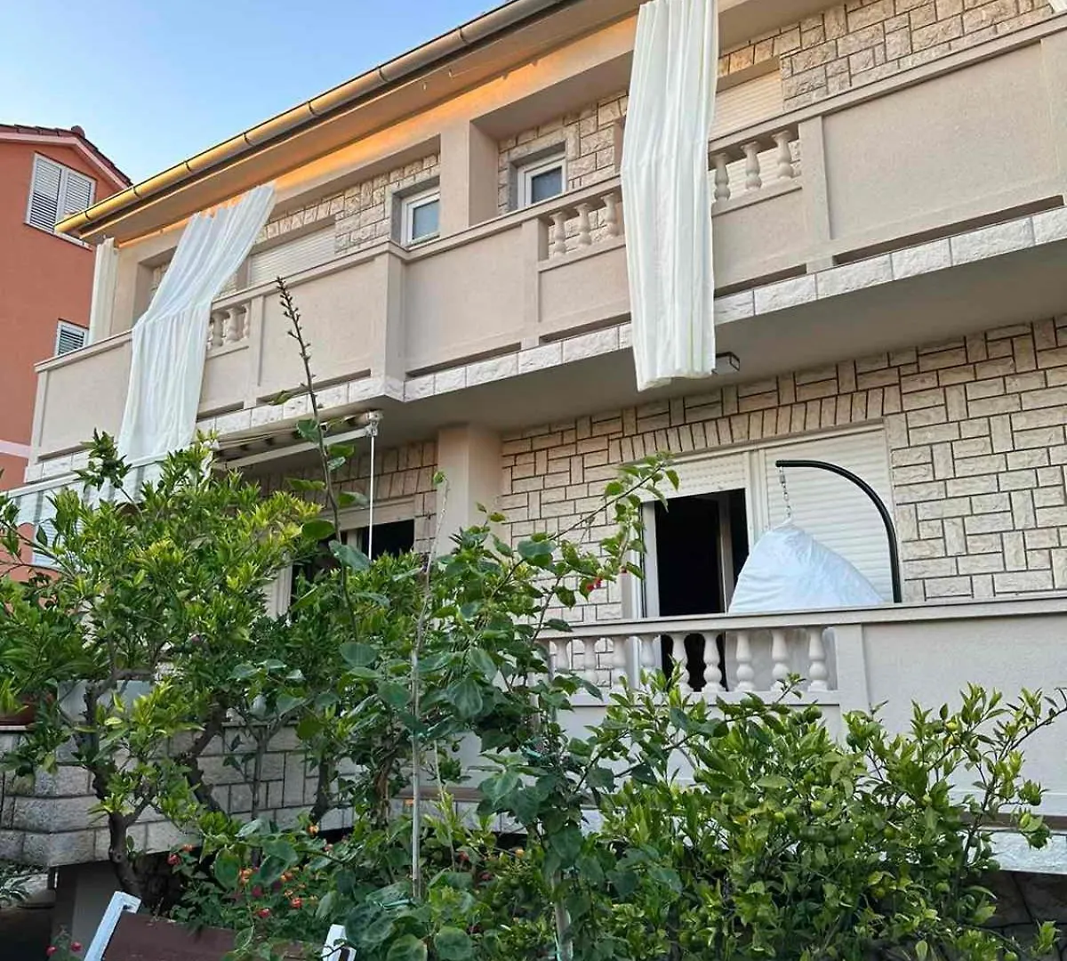 Apartment Apartman Branka Rab Town
